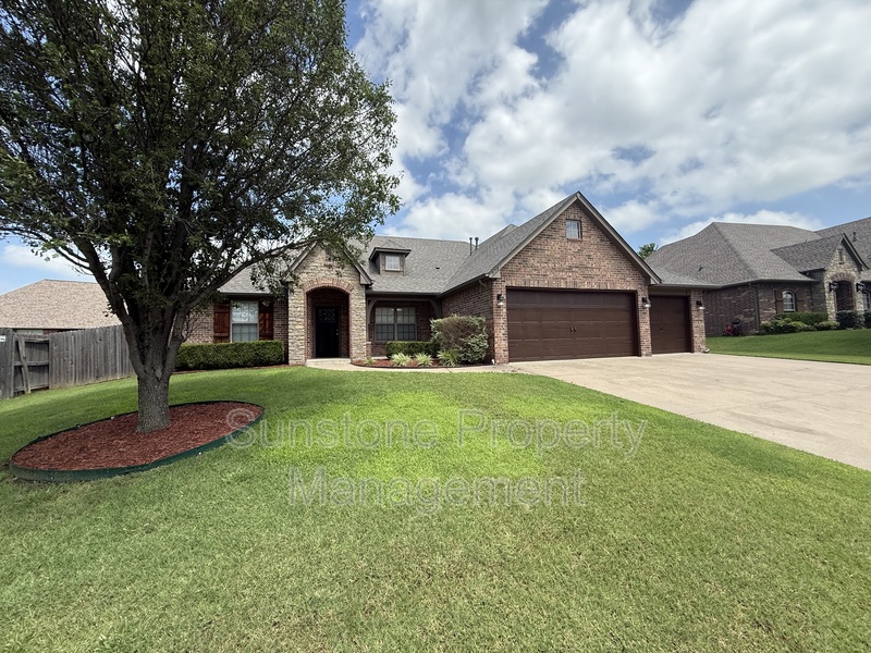 Owasso House: 9307 N 95th East Ave