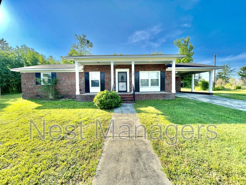 Fayetteville House: 7401 Paxton Drive