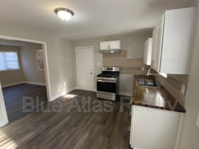 Jacksonville House: 203 Southeastern Avenue