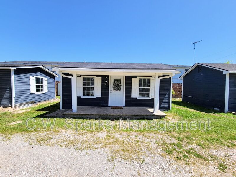 West Tawakoni House: 1901 E Hwy 276