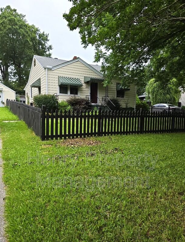 Cary House: 309 Webster St