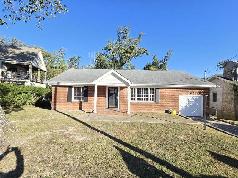 Chattanooga House: 3409 Alta Vista Drive