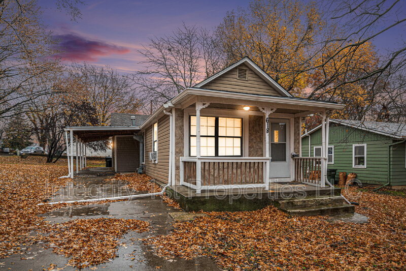 Leavenworth House: 618 N 11th St