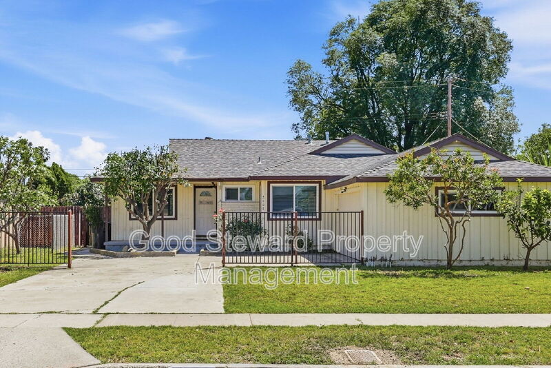 Fullerton House: 2608 Balfour Ave