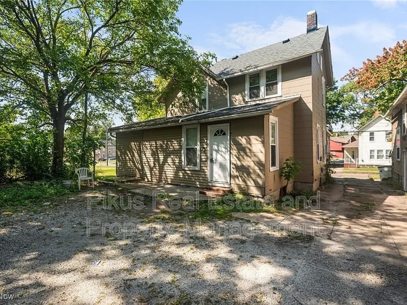 Akron House: 405 Kling Street