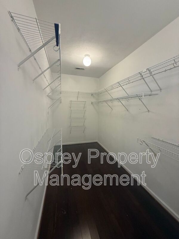 Amazing 5-Bed, 2.5-Bath Home on a Cul-de-Sac "ASK ABOUT OUR ZERO DEPOSIT" - Photo 2