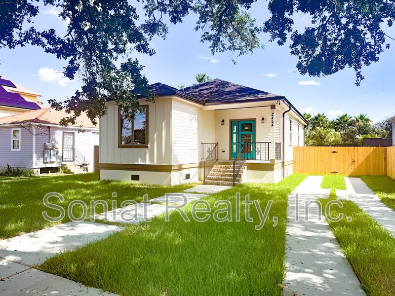 New Orleans House: 2454 Allen Toussaint Blvd