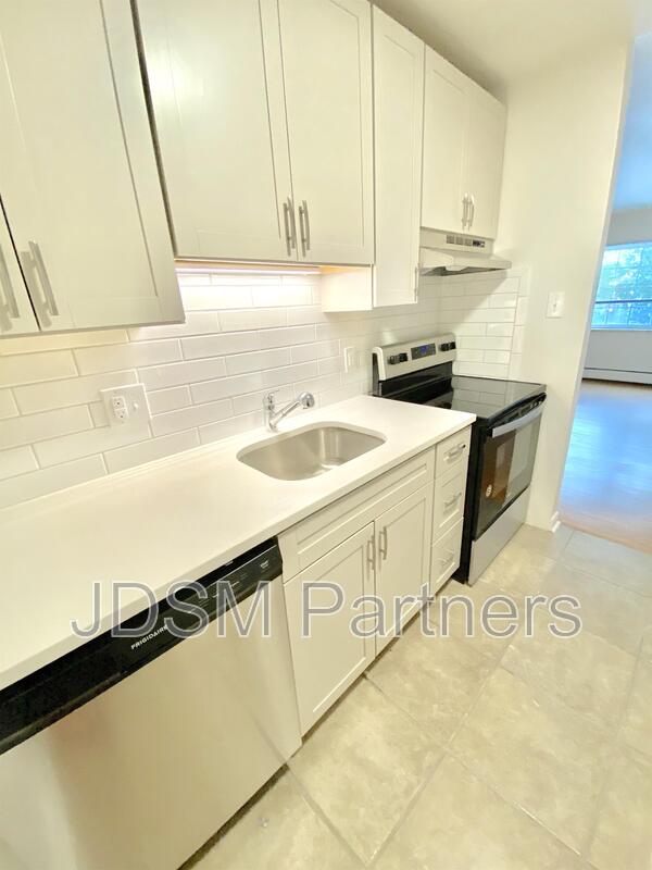 Denver House: 1415 N Pearl St #202