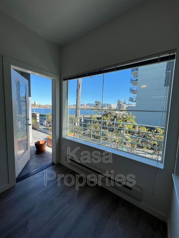 Oakland House: 1524 1st Avenue