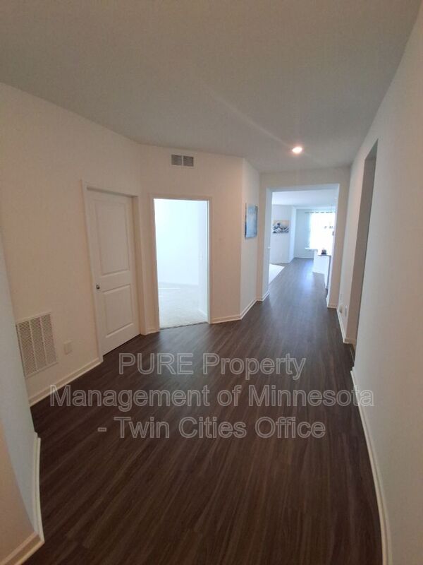 Woodbury House: 4654 Schilling Way