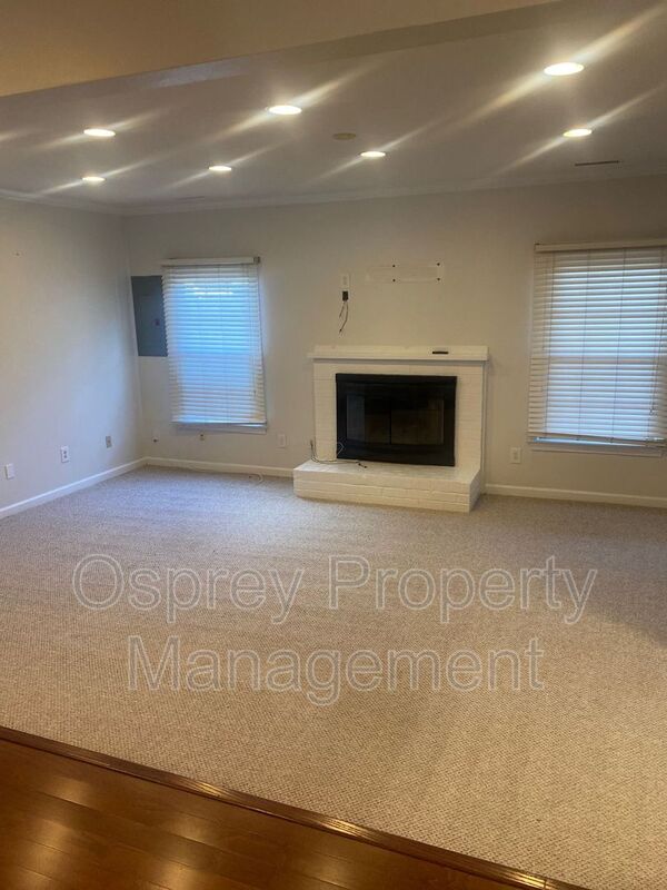 Town House with detached garage and fenced patio!!! - Photo 10
