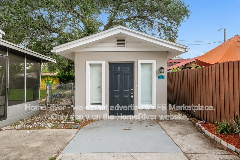Clearwater House: 1203 1/2 Sheridan Rd