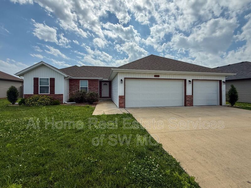 Rogersville House: 524 Evergreen