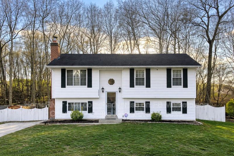 Waldorf House: 11507 Timberbrook Dr