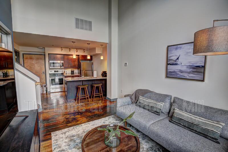 Charlotte Condo: 1101 Hawthorne Lane