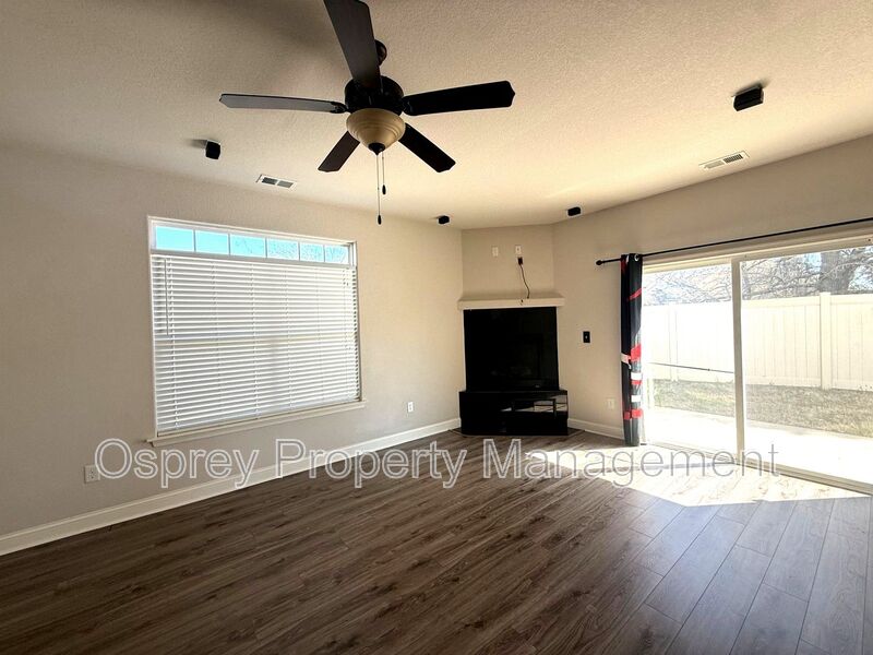 Spacious end-unit home in Virginia Beach!  - Photo 9