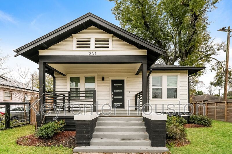 Houston House: 231 Grace Street