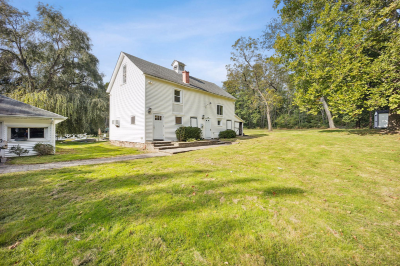 Trenton House: 740 River Rd, Cottage 2