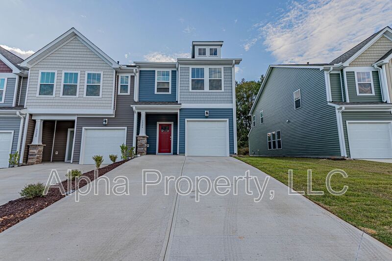 Moore Townhome: 1326 Maplesmith Way