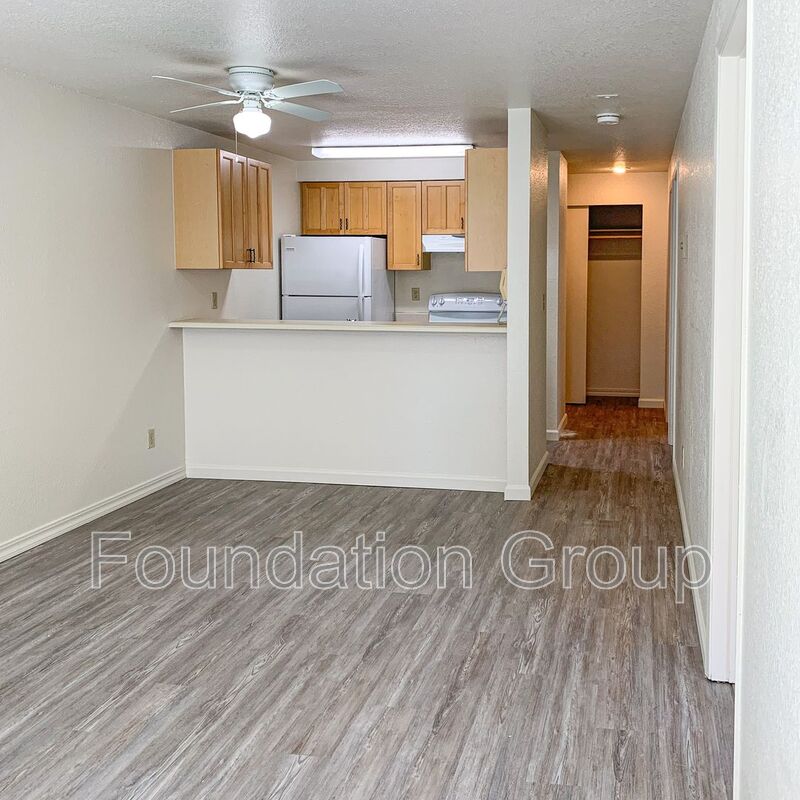 Seattle House: 922 N 104th St