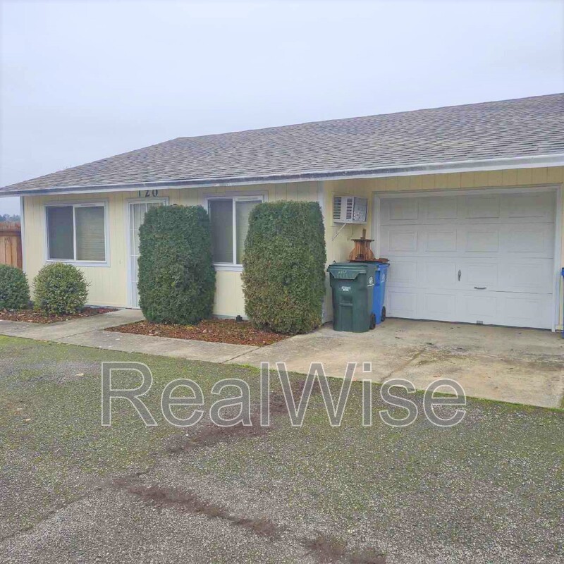 Sutherlin Condo: 120 Sunny Ln