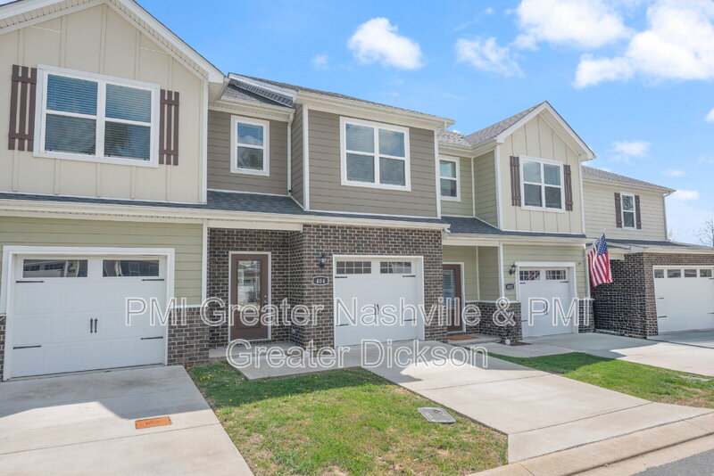Dickson Townhome: 404 Masters Way