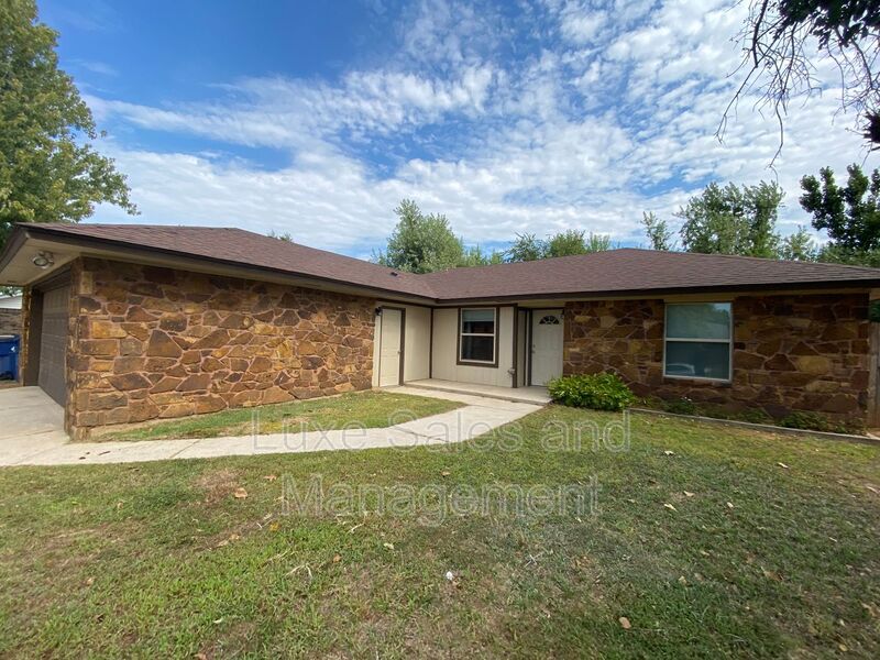 Choctaw House: 910 Oakhill Rd