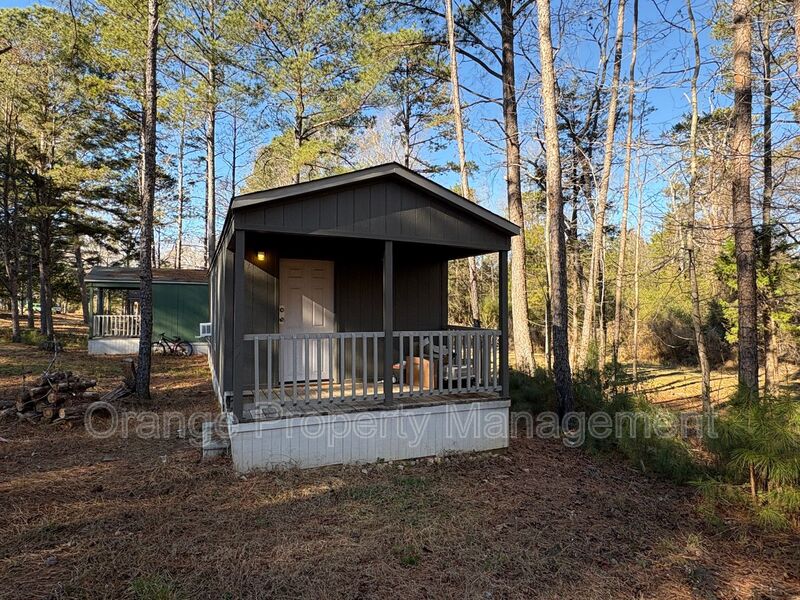 Seneca House: 910 Cedar Village Lane