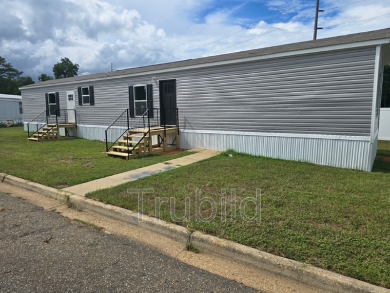 Prattville House: 124 Lancelot (Camelot Village )