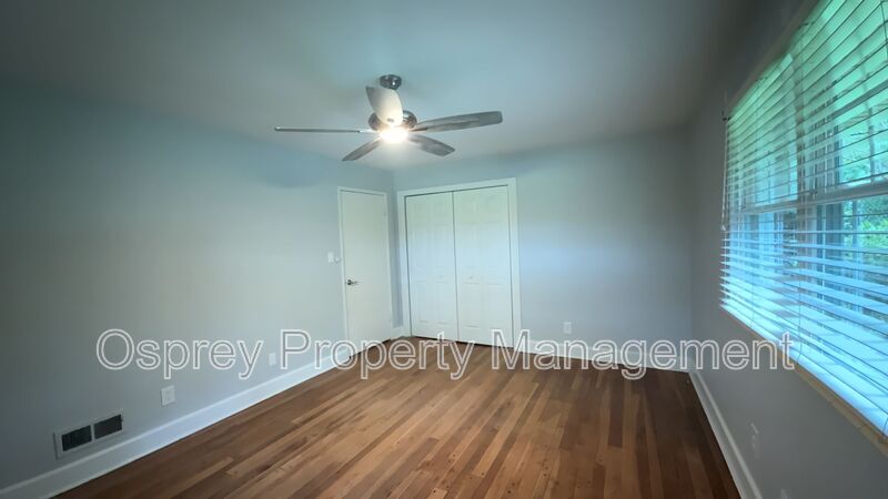 Spacious Brick Ranch Single Family Home!  - Photo 15