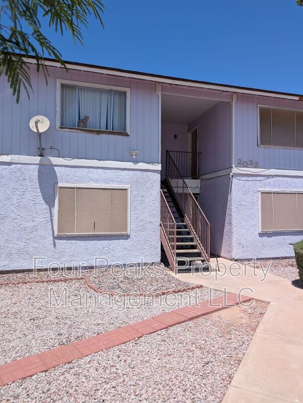 Mesa House: 2032 N. Hunt Circle