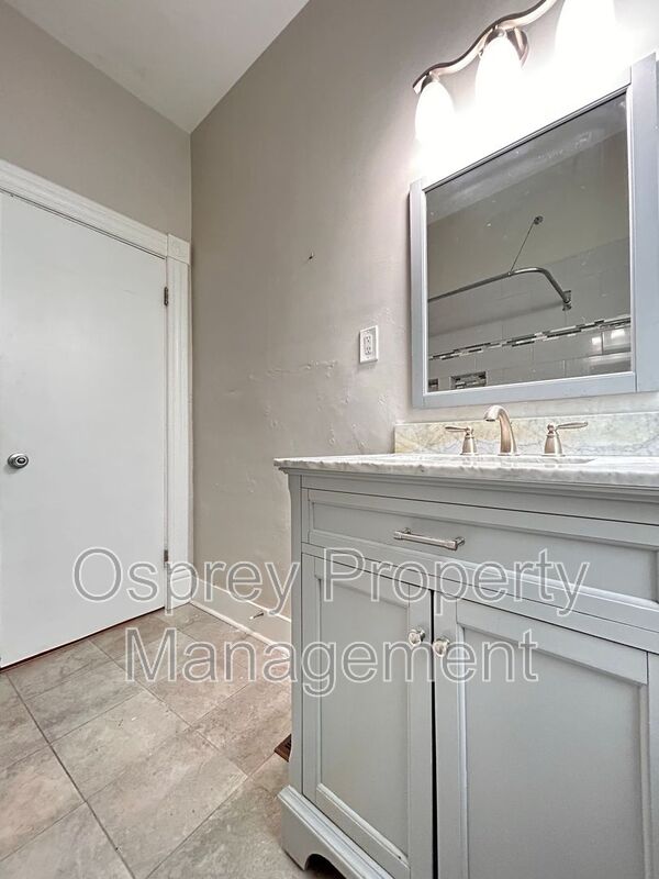 Charming 2-Bedroom Home -Close to Downtown Hampton! *ASK ABOUT OUR ZERO DEPOSIT* - Photo 13