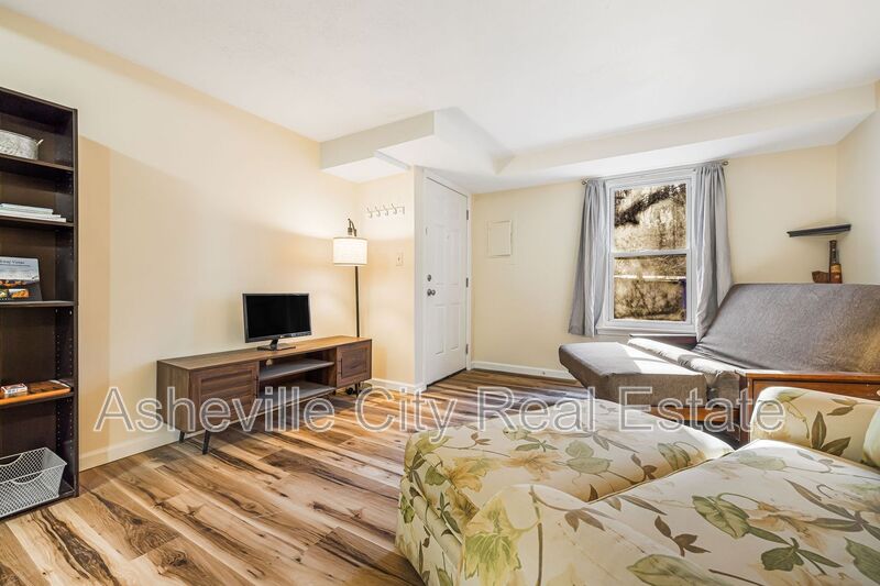 Asheville Condo: 1 Manila St