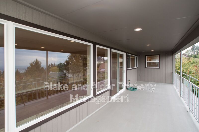 Portland House: 4330 SW Council Crest Dr