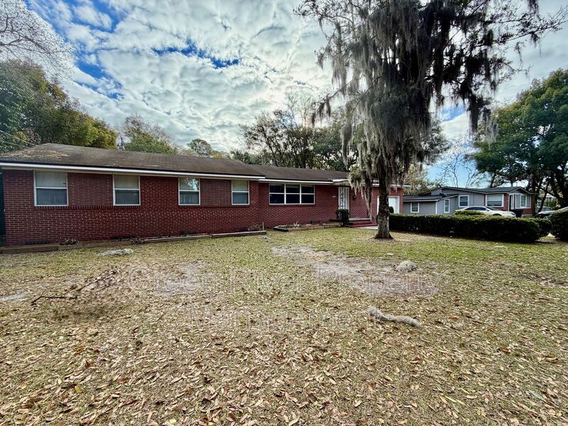 Jacksonville House: 2935 Bethel Court