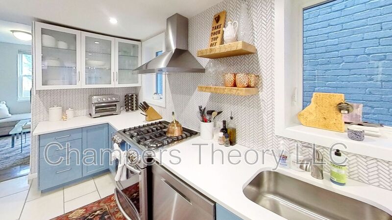 Washington House: 1821 9th St NW