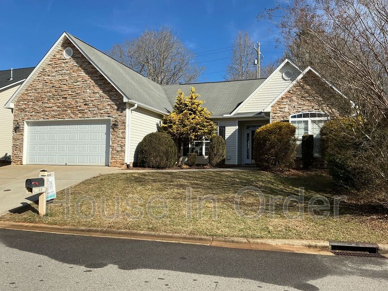 Arden House: 46 Summer Meadow Rd