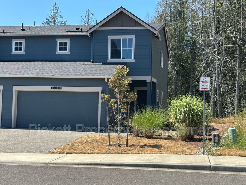 Bremerton Townhome: 6461 Hornet Cir NE