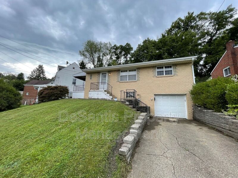 Pittsburgh House: 157 Merritt Avenue
