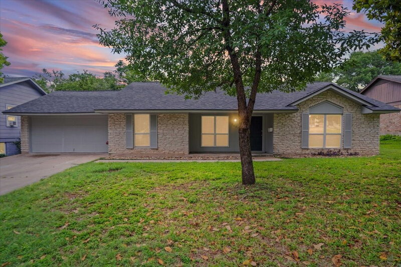 Austin House: 7603 Brookhollow Cove
