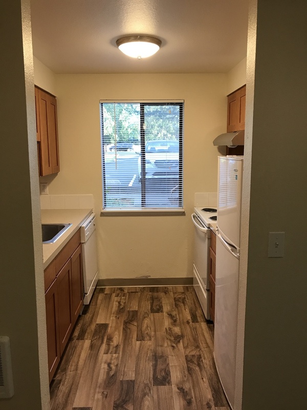BEAVERTON Condo: 20125 SW TUALATIN VALLEY HWY