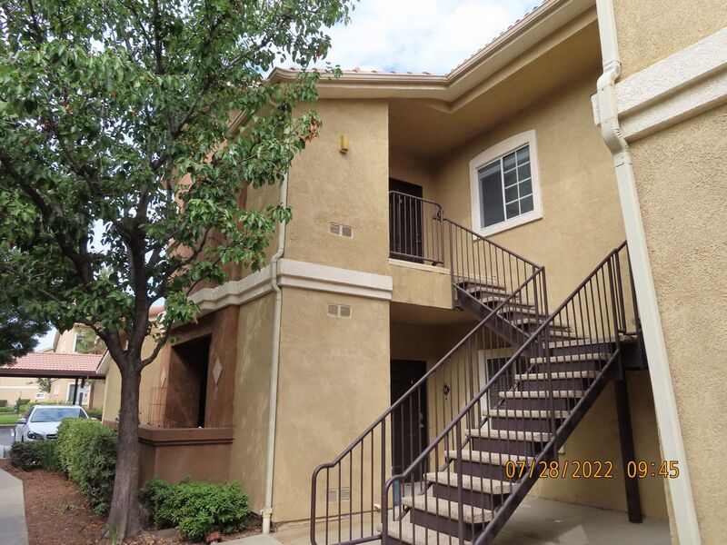 Murrieta House: 24909 Madison Avenue