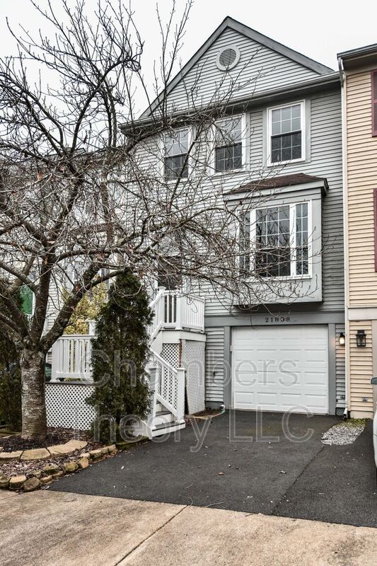 Sterling House: 21838 Goldstone Ter