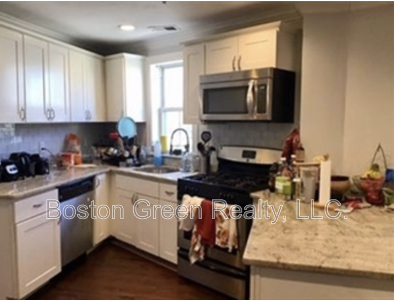 Roxbury House: 140 Marcella Street