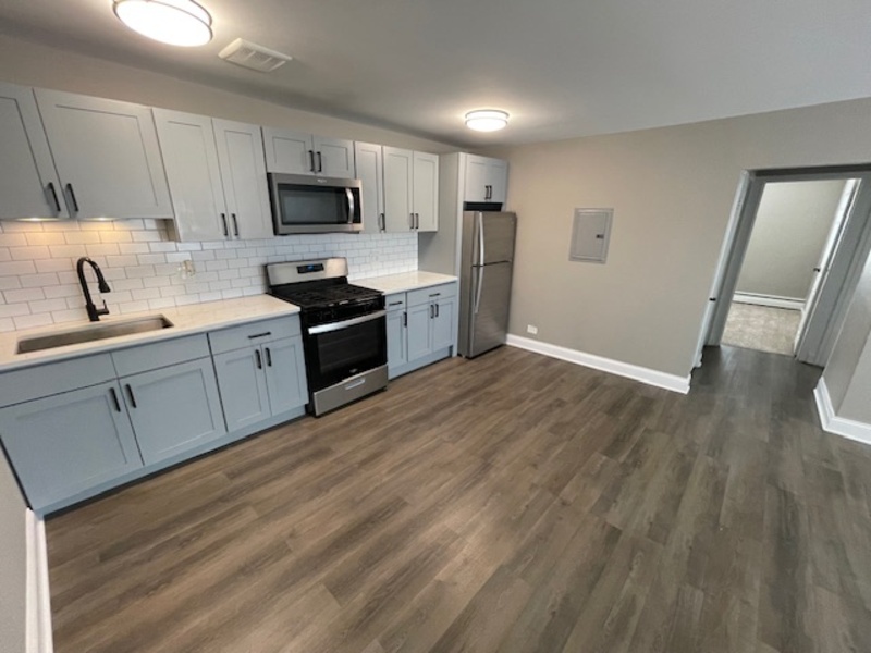Arlington Heights Condo: 21 North Dryden Place - 21-3H