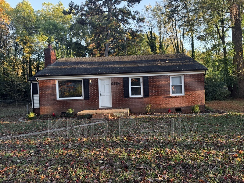 Charlotte House: 9225 Moores Chapel Road