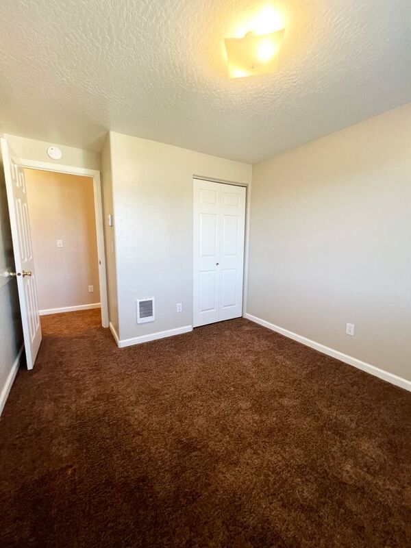 Photo 20 of rental home at 782 North Cloverleaf Loop