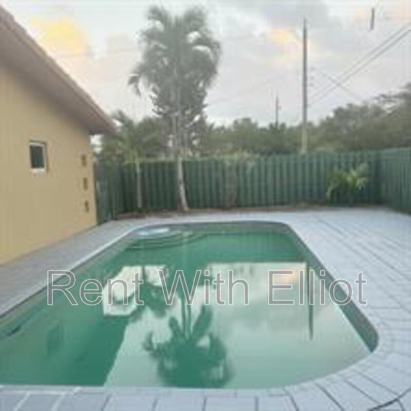 HOLLYWOOD House: 1520 N 25th Avenue