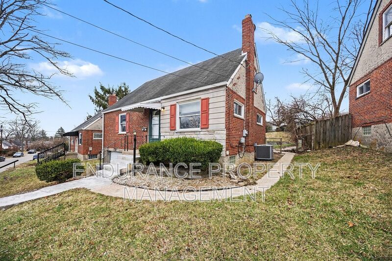 Cincinnati House: 4765 Hardwick Dr