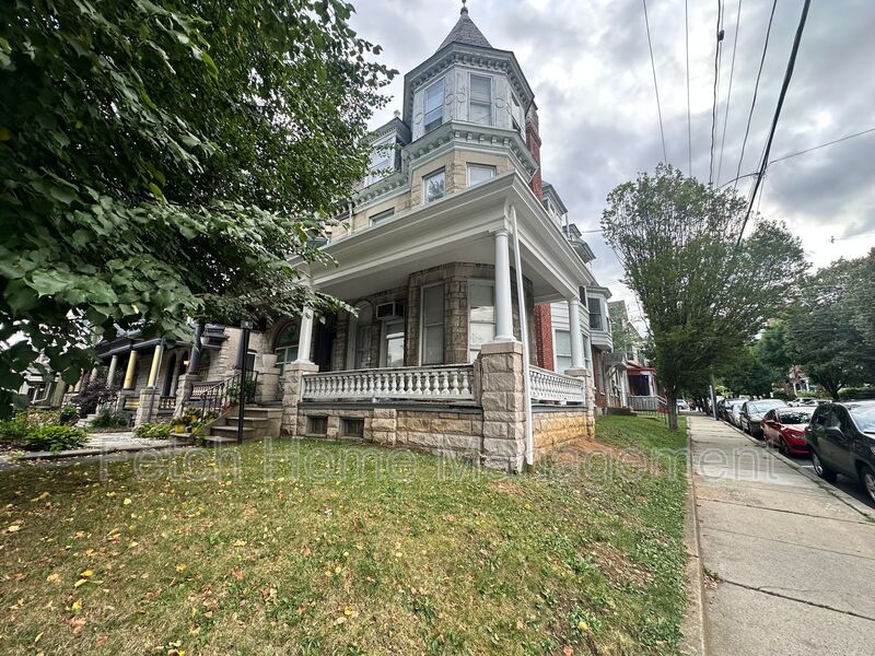 Reading House: 832 North 5th Street